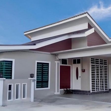 Aina Guest House 코타바하루 외부 사진