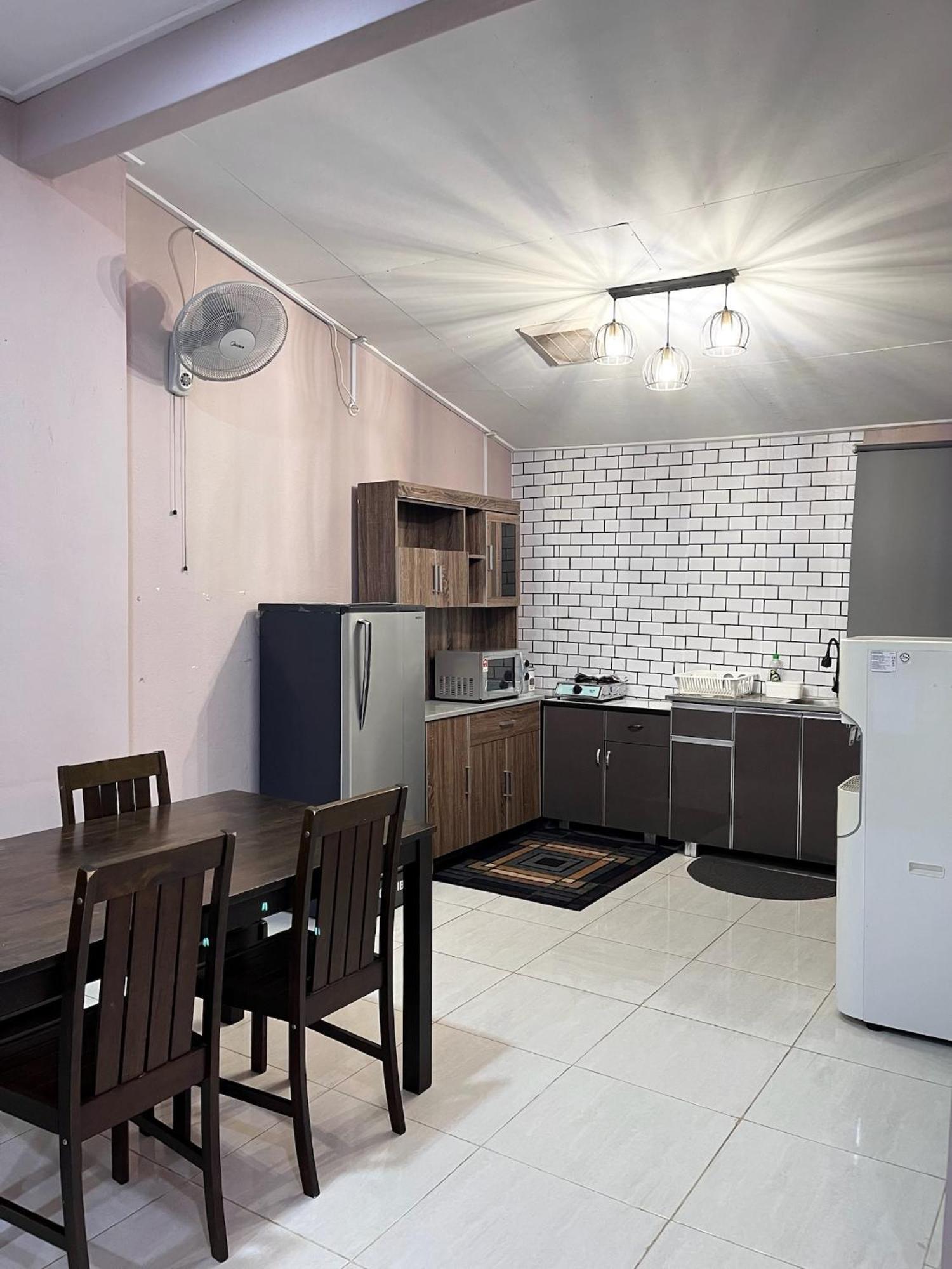 Aina Guest House 코타바하루 외부 사진
